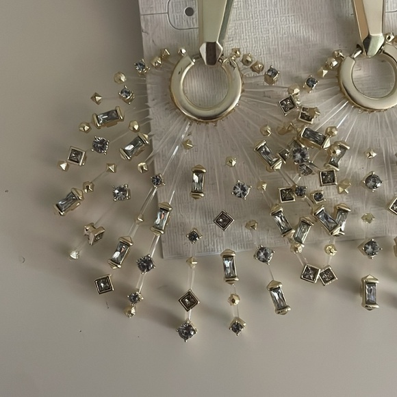 Kendra Scott Fabia Statement Earrings in Gold - Picture 6 of 7